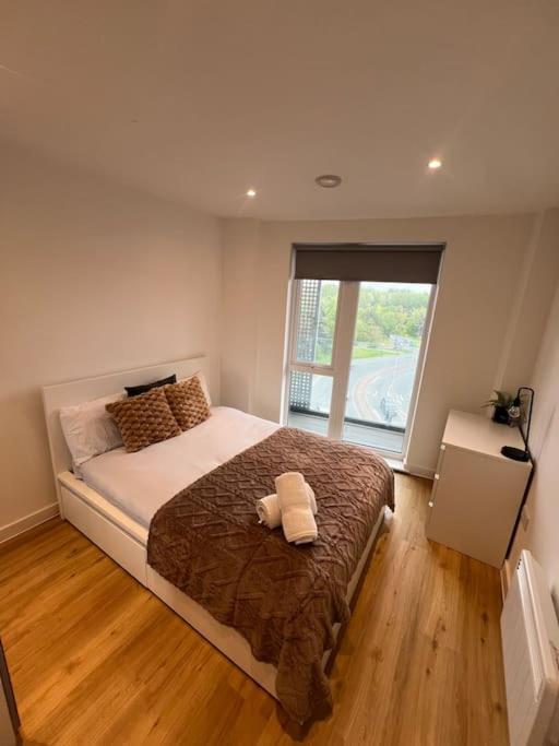 2 Bed Corner Apartment With Gym Manchester Exterior photo